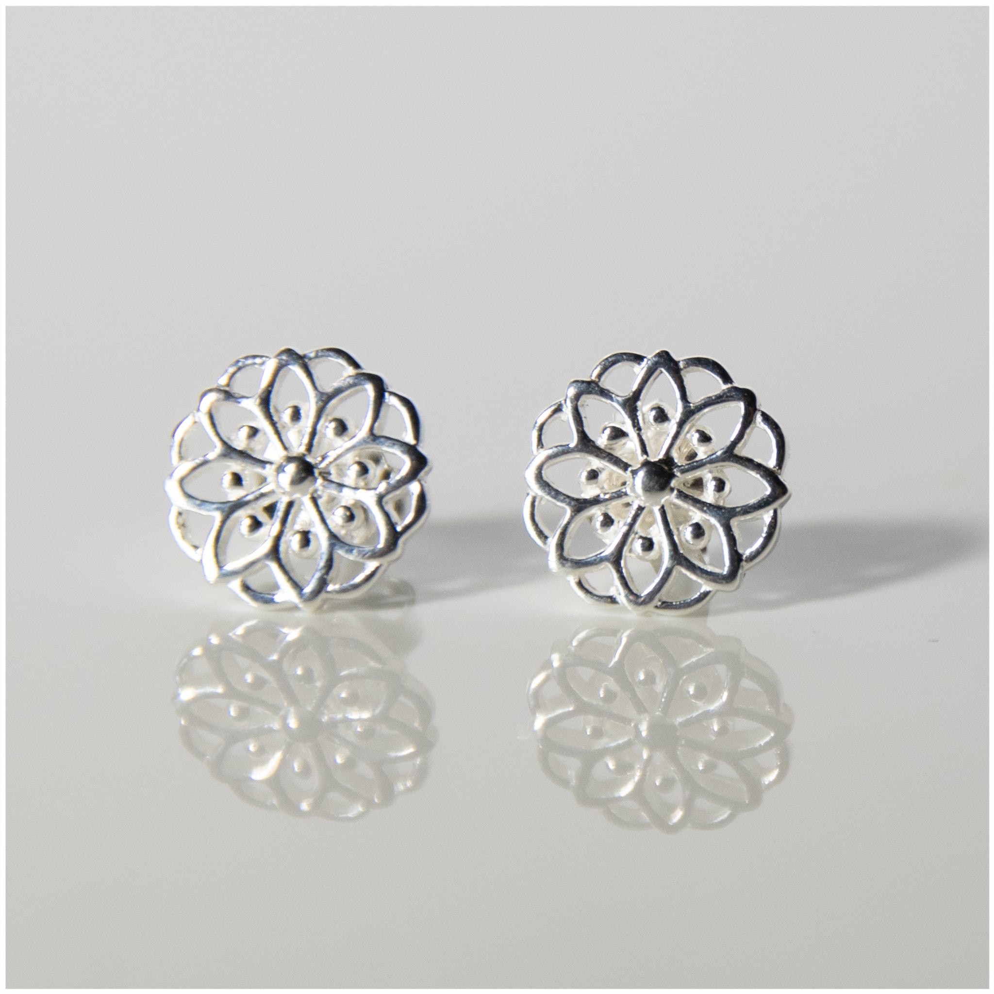 ES048 - Sterling Silver Flower Earrings