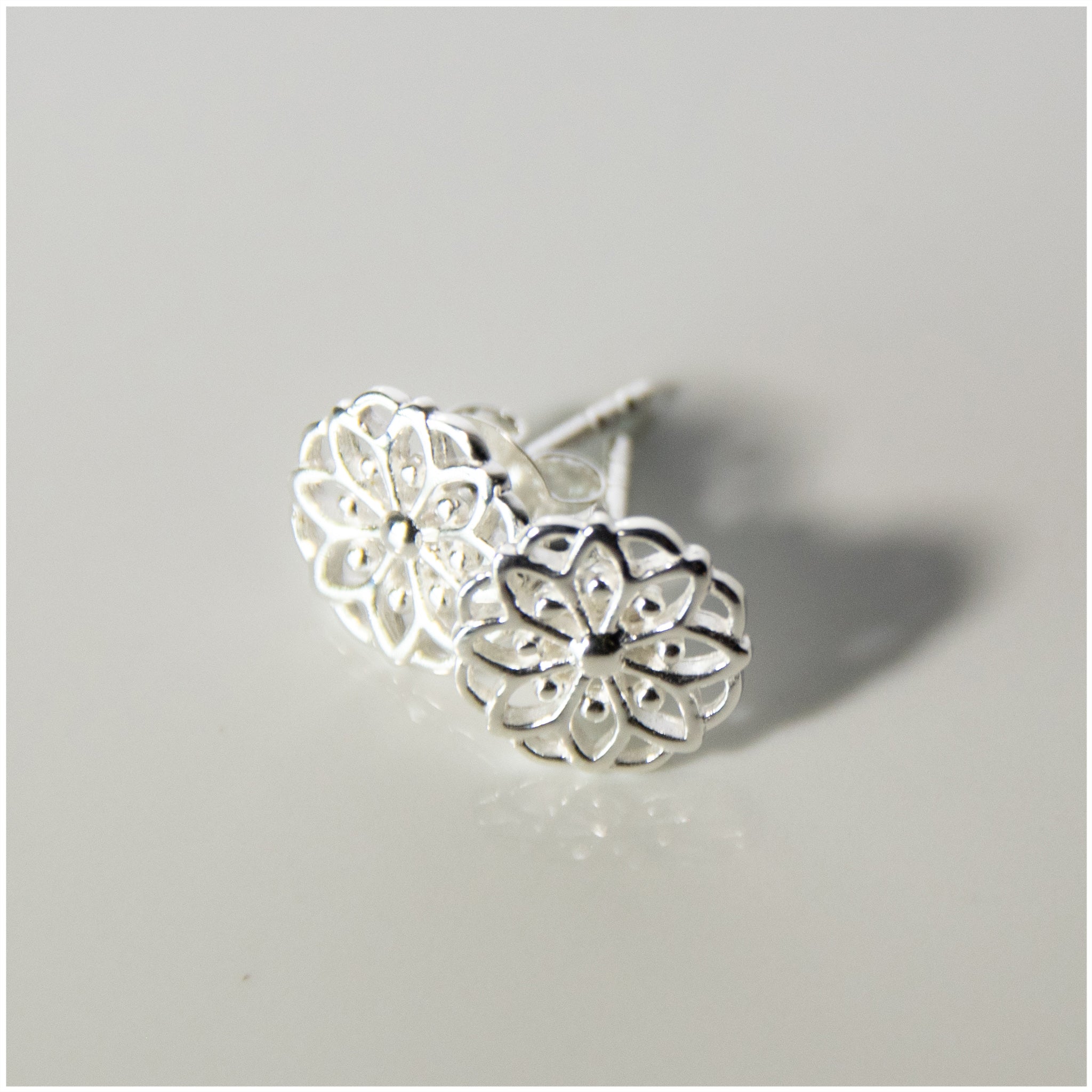ES048 - Sterling Silver Flower Earrings