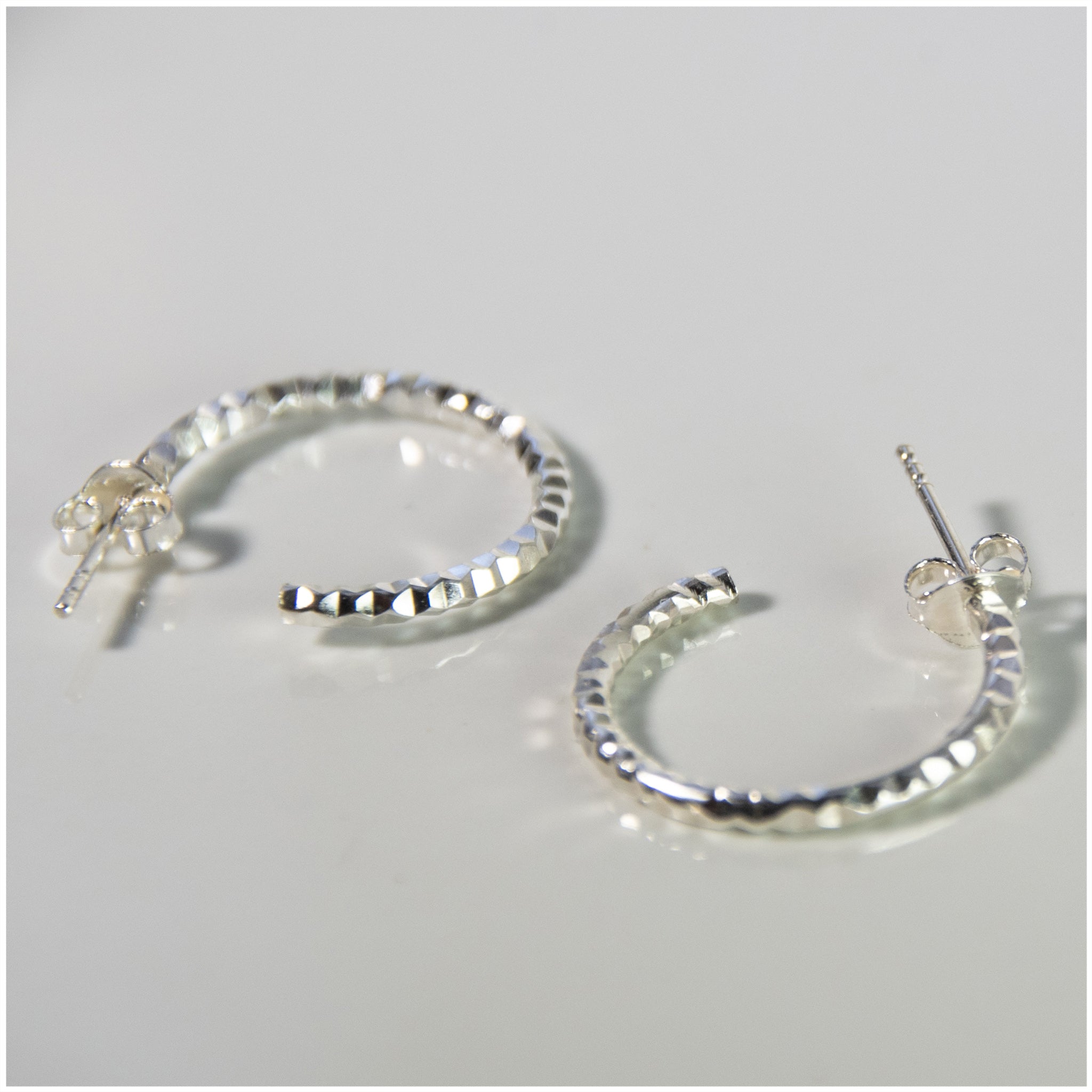 EL081 - Sterling Silver Hoop Earrings