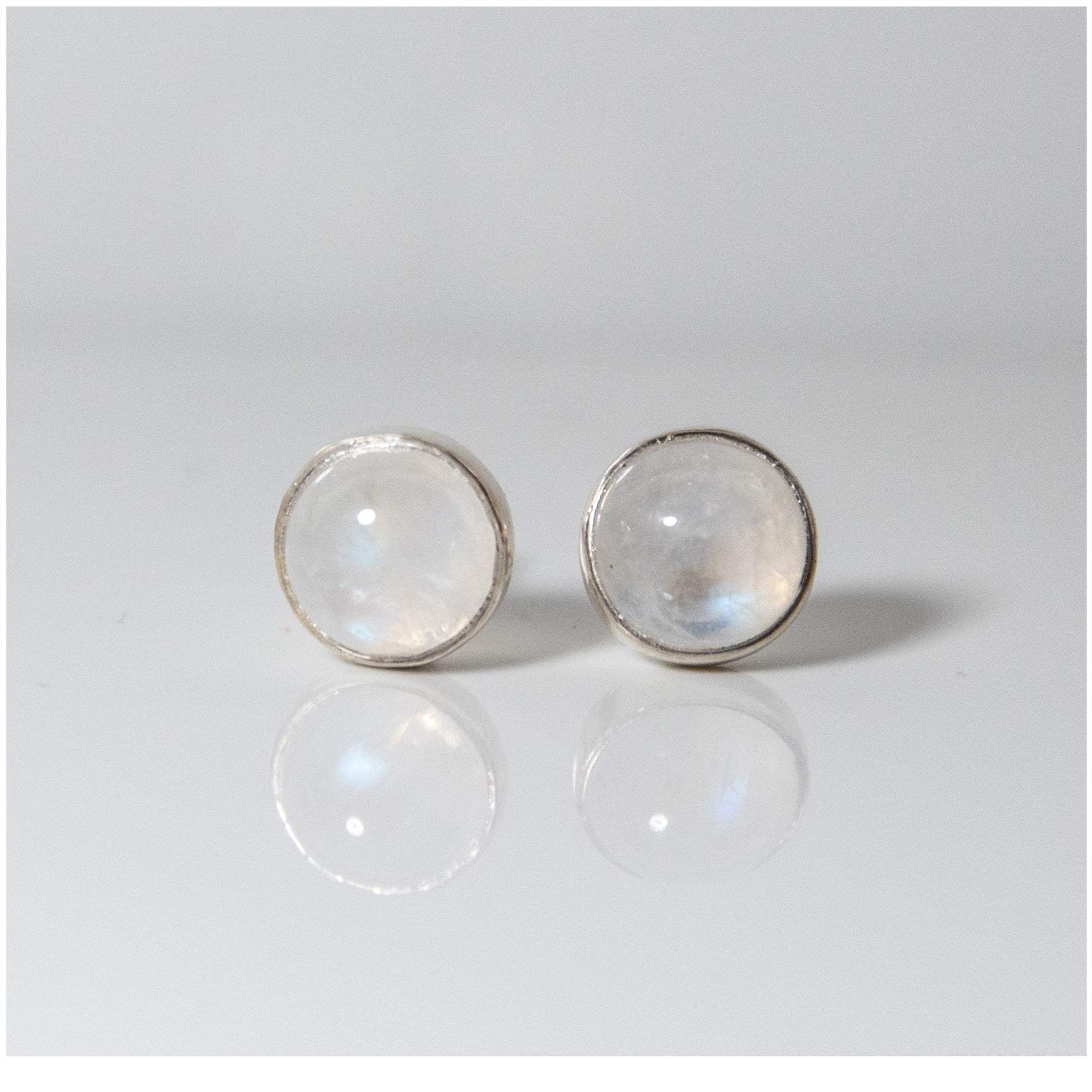 ES051 - Sterling Silver Stud Earrings with Moonstone