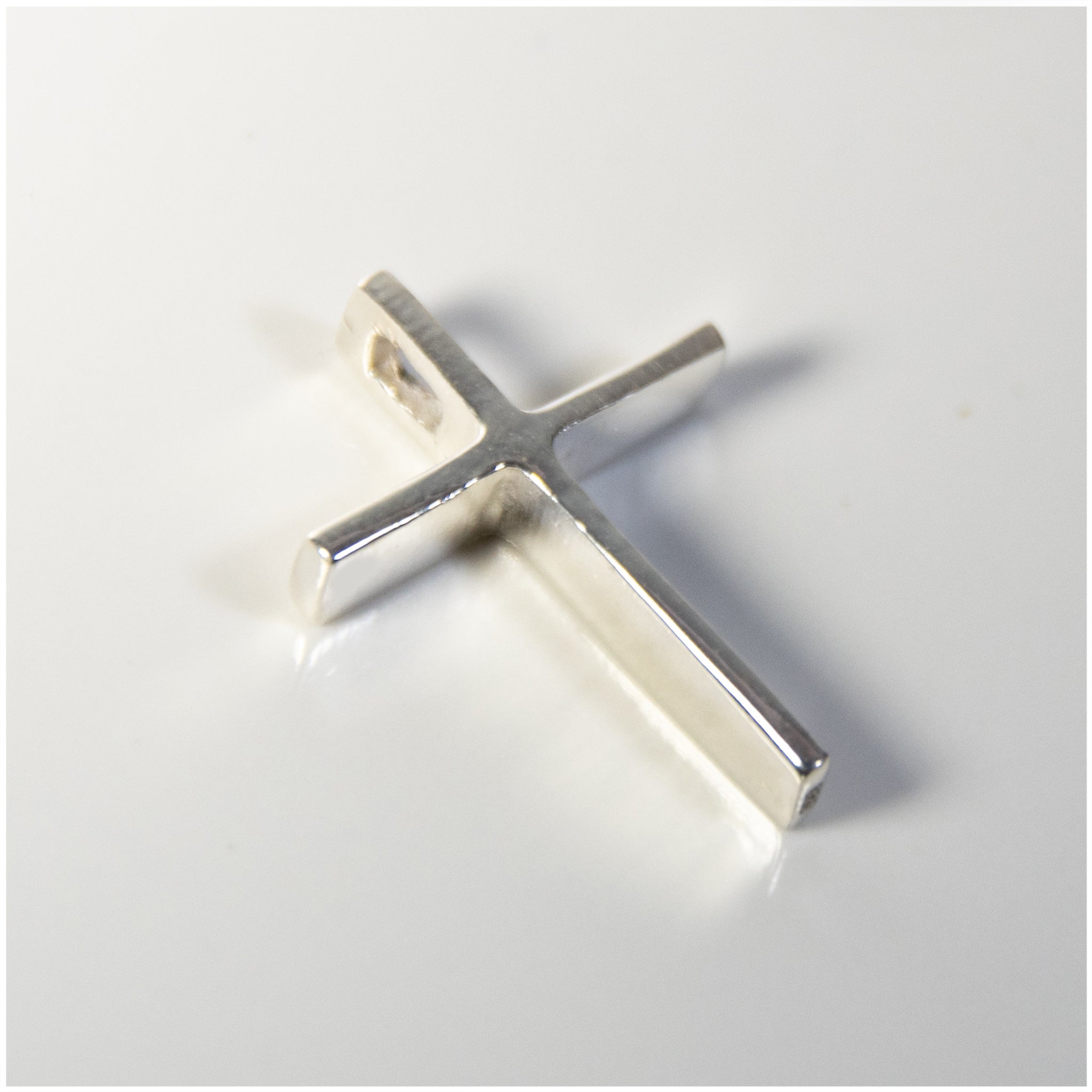 P001C - Sterling Silver Cross Pendant & Chain