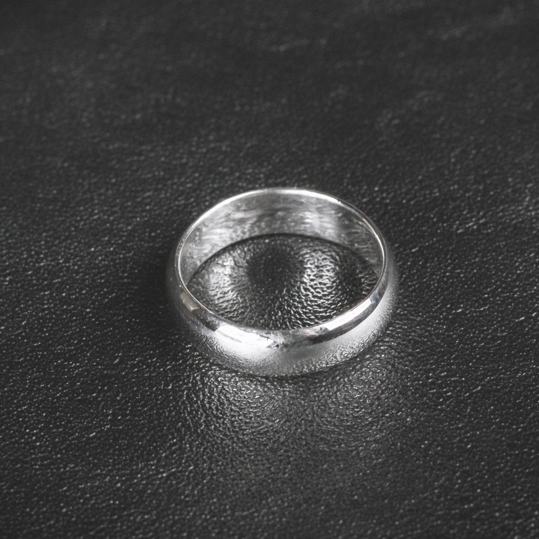 R026 -Silver Band Ring