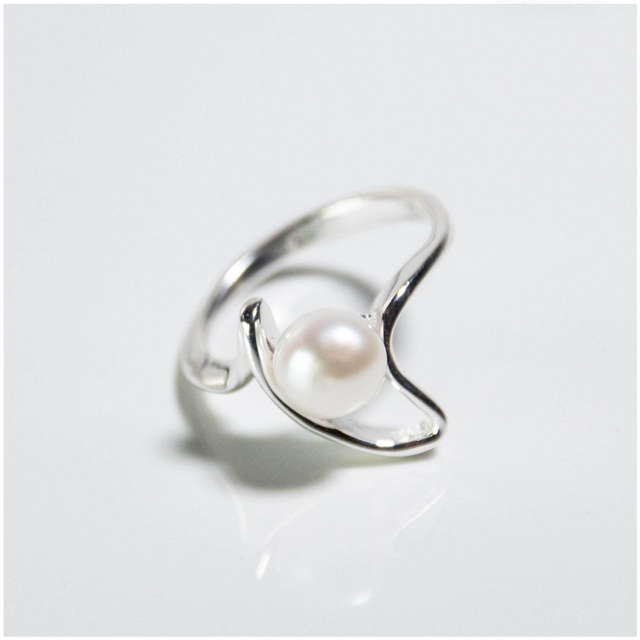 R049 - Sterling Silver Ring with Fresh Water Pearl