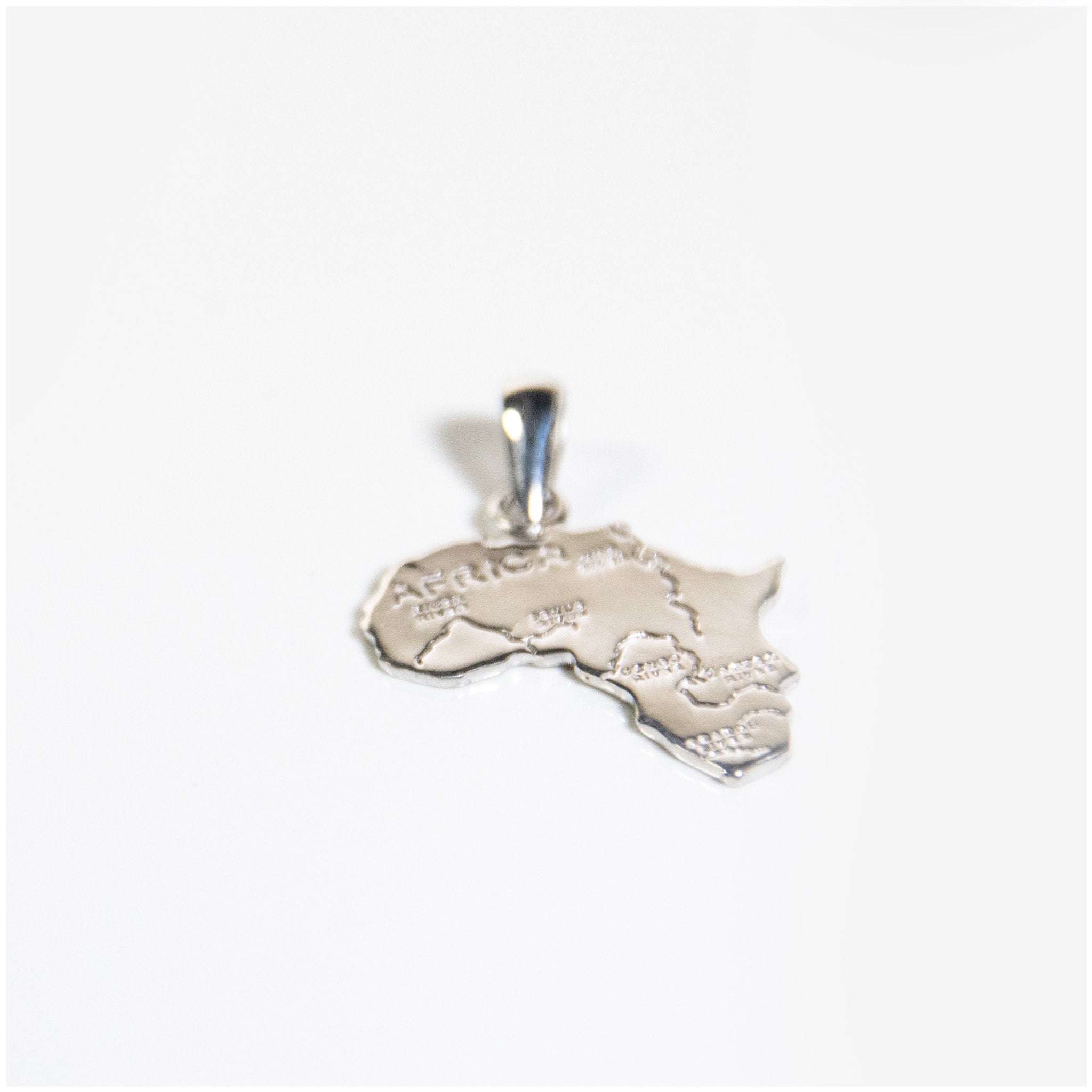 SP001C- Sterling Silver Africa Pendant & Chain